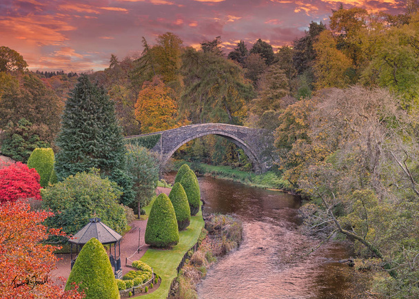 Brig O' Doon and Ayrshire Gardens that Commemorate Burns in Autumn - Photo, Image