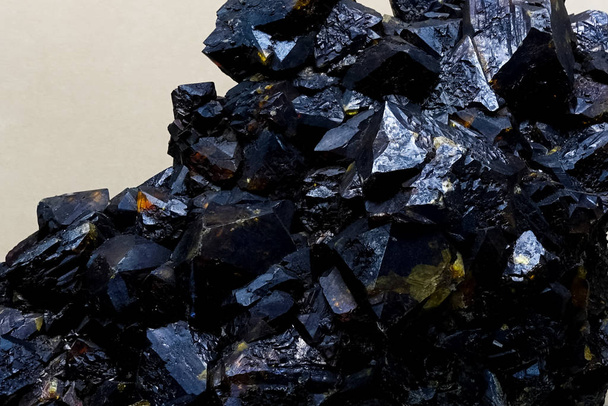 Germanium kristallen, monsters van zeldzame aarde metaal germanium - Foto, afbeelding