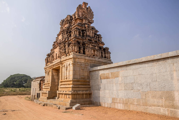 ハザーラ・ラーマ寺院-ハンミ・カルナータカ｜インドの美しい建築 - 写真・画像