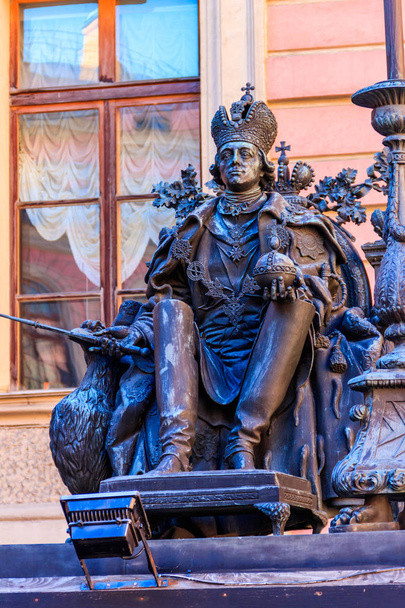 Monumento al emperador ruso Pablo I en el patio del Castillo de San Miguel en San Petersburgo, Rusia - Foto, imagen