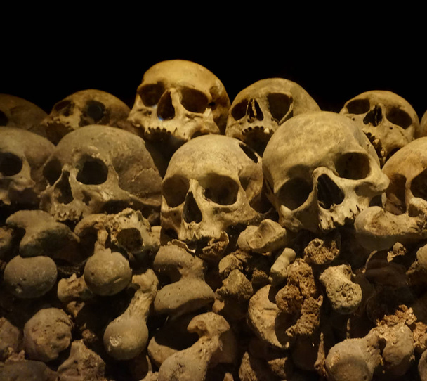 Huesos humanos y cráneos como textura pirata
 - Foto, imagen