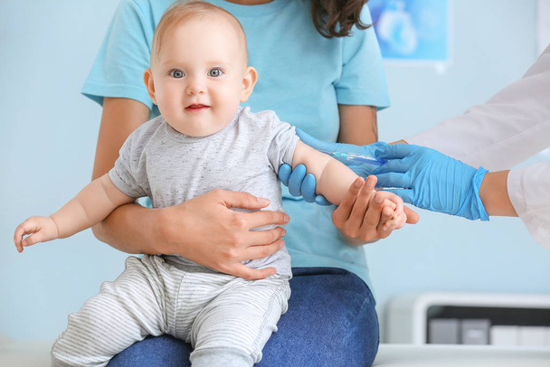 Pediatrician vaccinating little baby in clinic - Fotó, kép