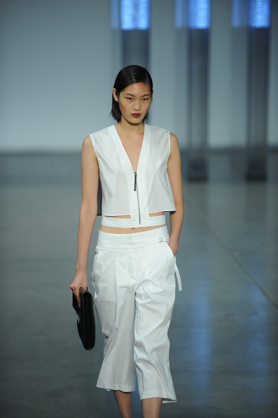 Model walks at Helmut Lang fashion show - Foto, imagen