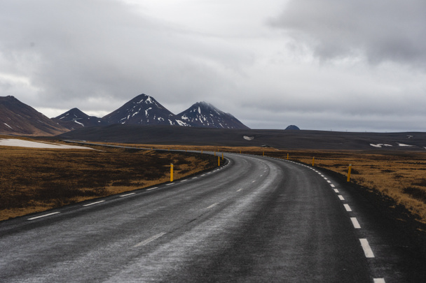 Vistas de carreteras en Islandia del Norte
 - Foto, imagen
