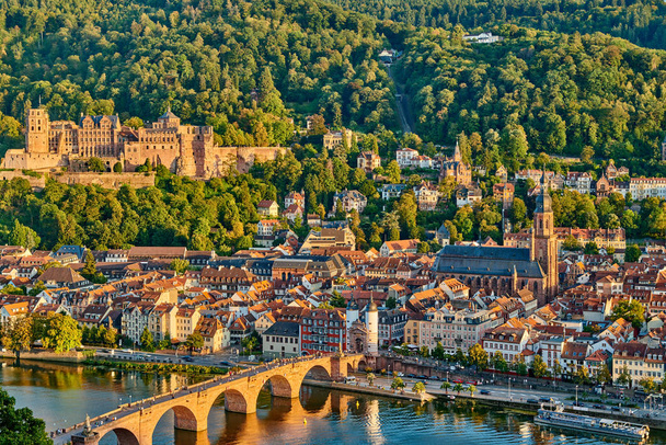 Heidelberg ville sur la rivière Neckar, Allemagne
  - Photo, image