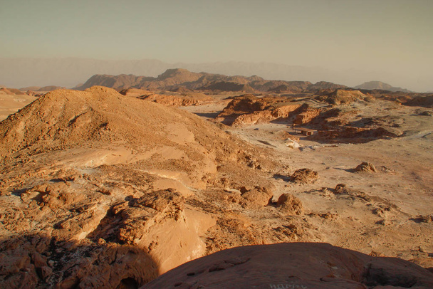 イスラエル南部の砂漠にある有名なティムナ国立公園  - 写真・画像
