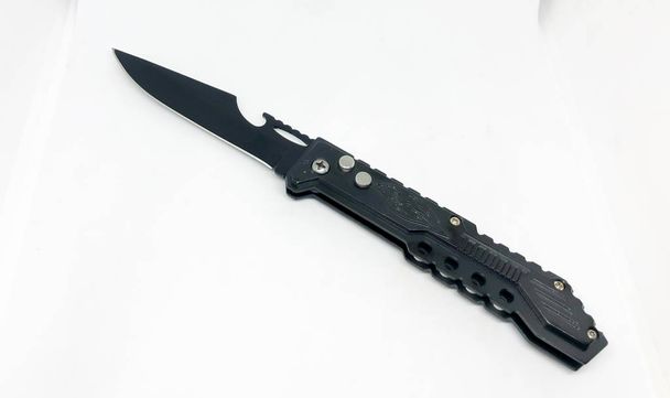 Lâmina de faca de bolso automático, fundo branco
 - Foto, Imagem