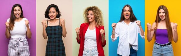 Conjunto de mulheres sobre fundo colorido isolado celebrando uma vitória na posição de vencedor
 - Foto, Imagem