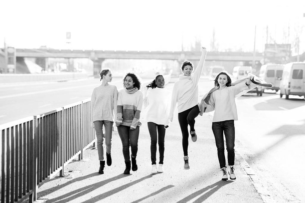 Multiracial group of friends walks and has a fun on city street. - Fotoğraf, Görsel