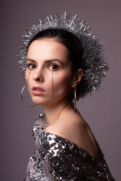 beautiful girl in a best-looking dress, a brilliant rim with rhinestones on her face - Fotoğraf, Görsel