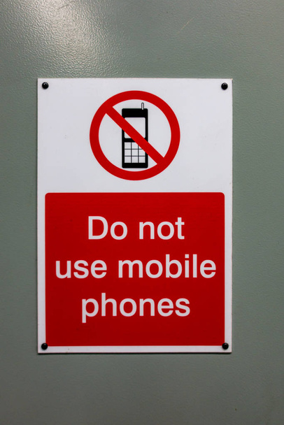 Ne használjon mobiltelefon figyelmeztető táblát. - Fotó, kép