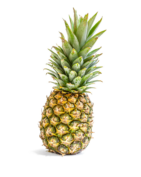 zralé šťavnaté aromatické ananas izolované na bílém - Fotografie, Obrázek
