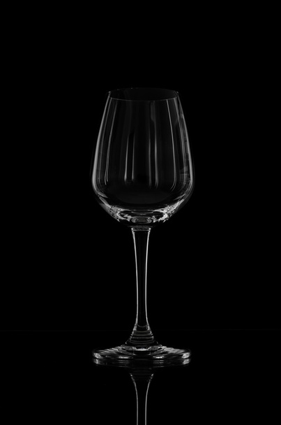 Wine glass in blackdrop - Fotoğraf, Görsel