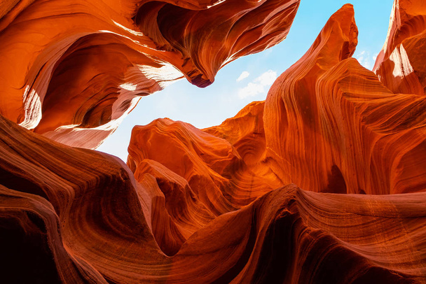 Antelope Canyon luces y rocas arizona usa
 - Foto, imagen