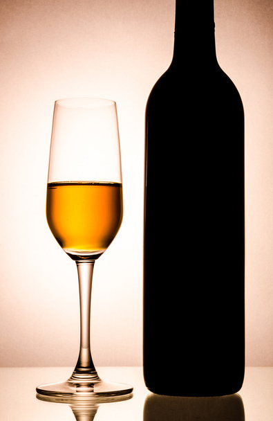 Γυάλινο μπουκάλι & κρασί - Φωτογραφία, εικόνα