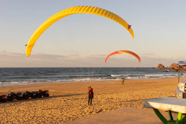 Paragliding in legzira - Foto, imagen