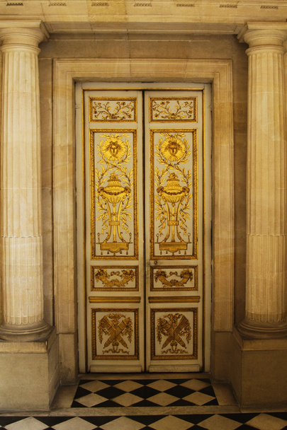 Carved door in the palace, Chateau de Versailles - Foto, imagen