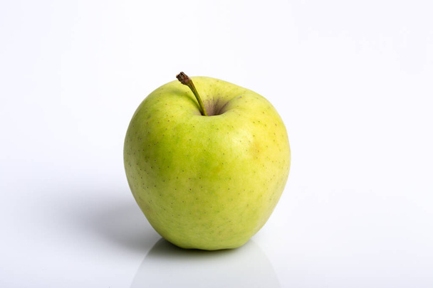 Fresh apple on white background - Foto, imagen