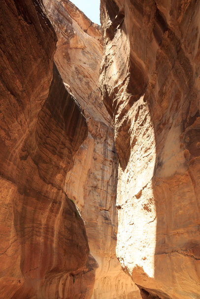 Garganta cañón Siq en la antigua ciudad de Petra en Jordania
 - Foto, imagen