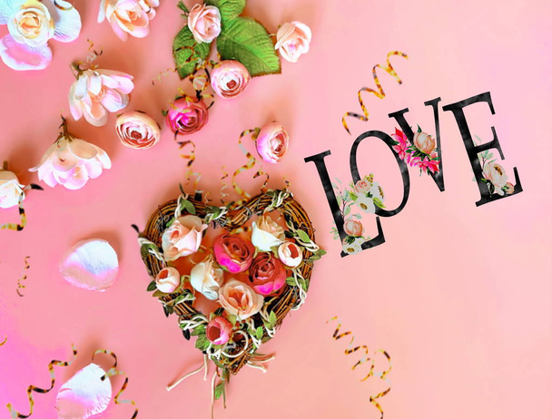 Цветы розовые белые розы букет коралловые белые цветы, копия пространства счастливый романтический день святого Валентина, дружба, женский день и день рождения открытки цитирует текст
  - Фото, изображение
