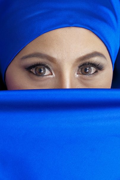 Muszlim nő kék sál - Fotó, kép
