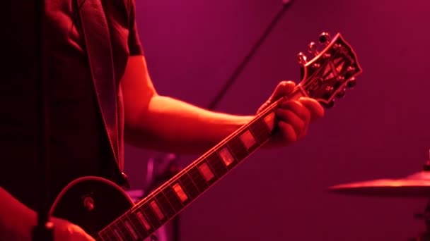 エレク トリック ギターで演奏 - 映像、動画
