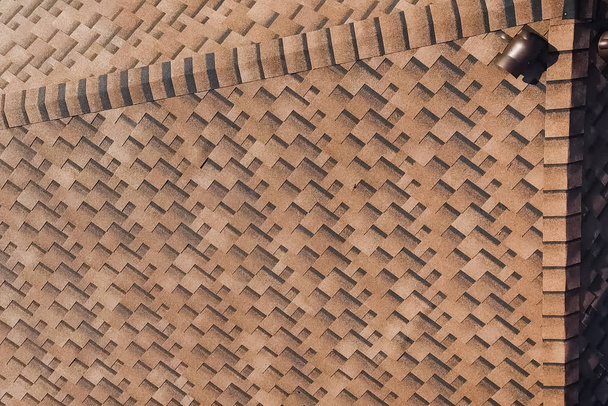 Битумная плитка для крыши. Дом с крышей из битума
 - Фото, изображение