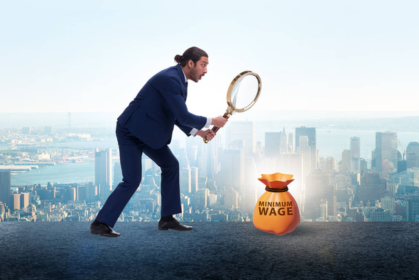 Concepto de salario mínimo con empresario
 - Foto, Imagen