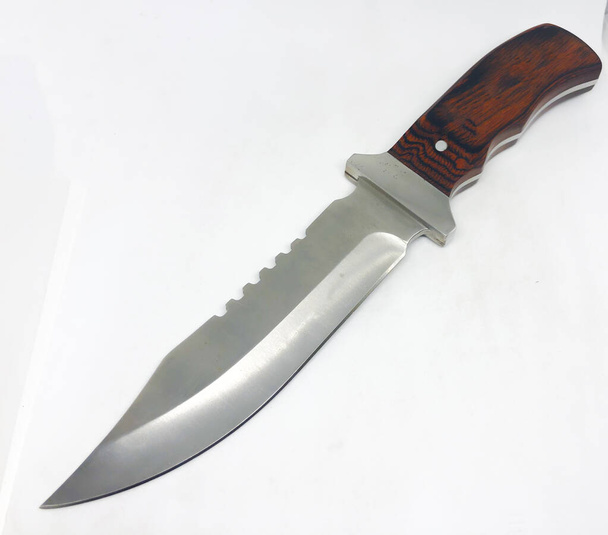 Couteaux et gaines de chasse, fond blanc
 - Photo, image