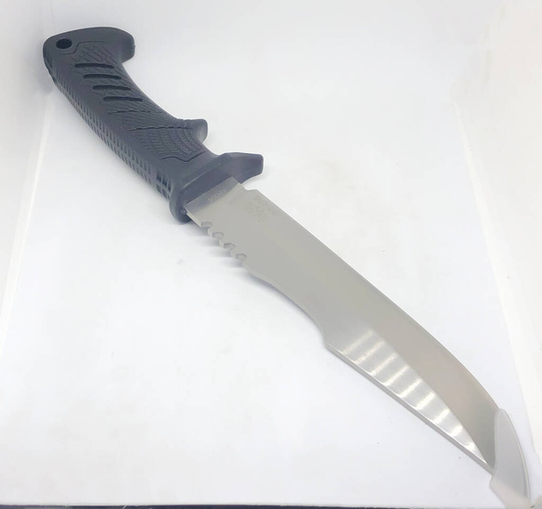 Couteaux et gaines de chasse, fond blanc
 - Photo, image