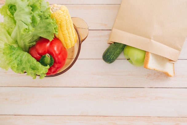 Τσάντα με λαχανικά στην κουζίνα - Φωτογραφία, εικόνα