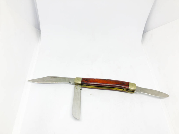 Víceúčelové Mountaineer Army Knife, bílé pozadí - Fotografie, Obrázek
