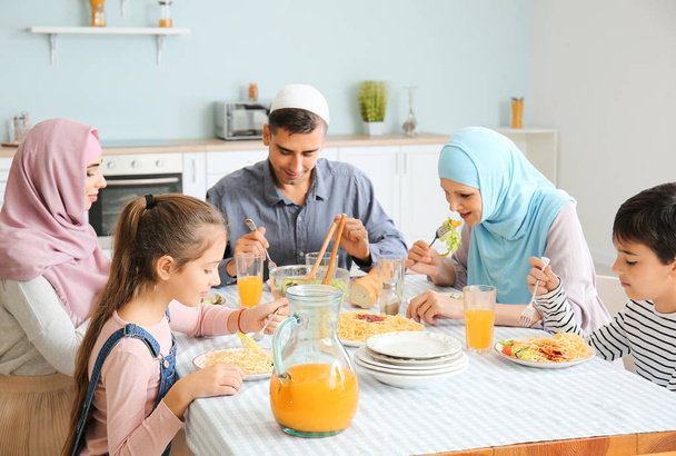 Muslim family having dinner at home - Foto, imagen