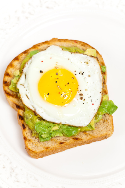 awokado tosty z jajkiem - Zdjęcie, obraz