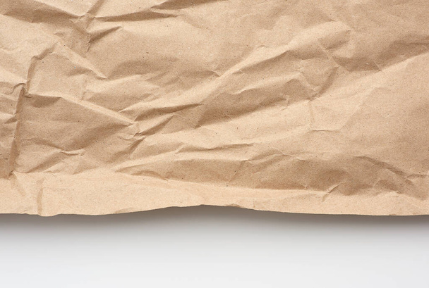 pedazo de hoja en blanco arrugado de papel de embalaje marrón
 - Foto, Imagen