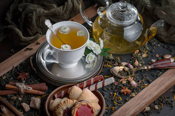 Tea in a cup on an old background - Fotoğraf, Görsel
