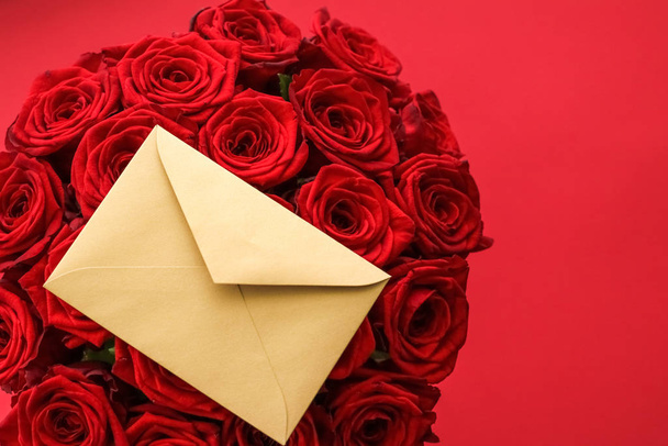 Love letter and flower delivery service on Valentines Day, luxur - Photo, Image