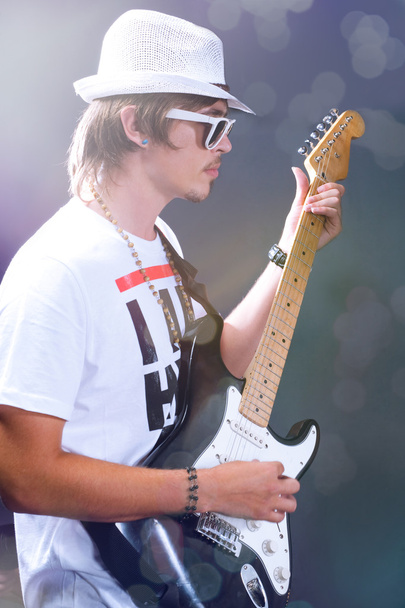 Соло-гітарист
 - Фото, зображення
