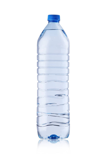 botella de plástico grande con agua mineral
 - Foto, imagen