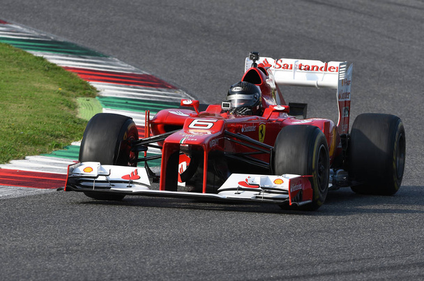 Mugello, It, 24. října2019: Ferrari F1 model F2012 v akci na Mugello Circuit v Itálii během Finali Mondiali Ferrari2019. Itálie - Fotografie, Obrázek
