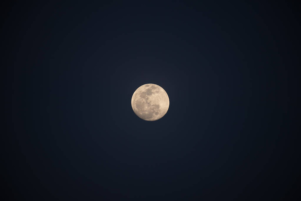 Luna llena por la noche. - Foto, imagen