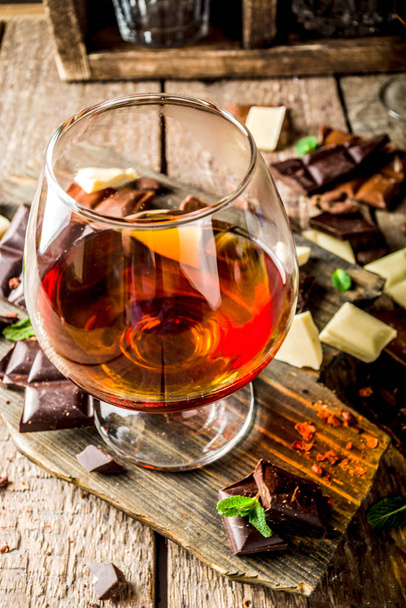 Glass of brandy, whiskey or cognac - Foto, afbeelding
