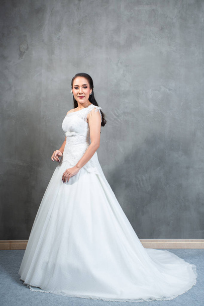 Beautiful woman in wedding dress , Bride Thai style fashion - Foto, Bild