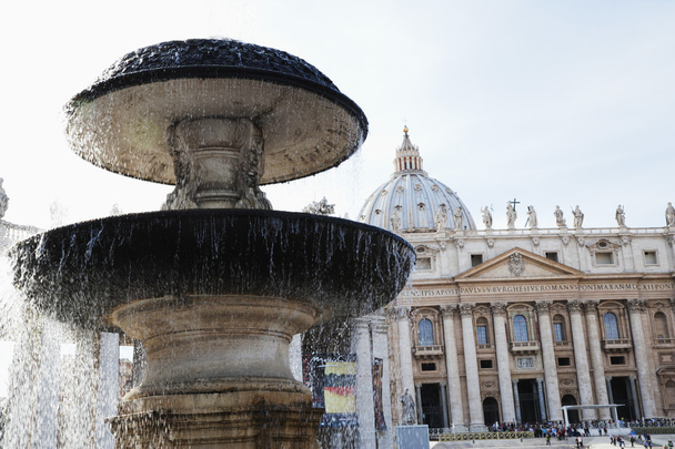 Fontana con basilica
 - Foto, immagini
