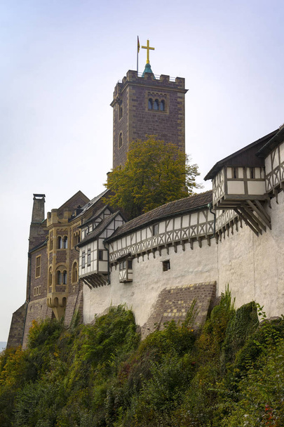 Widok na słynny zamek Wartburg, Turyngia - Zdjęcie, obraz