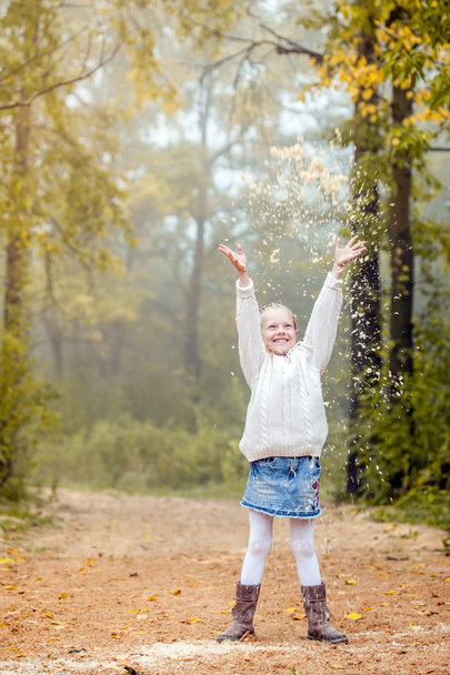 Image of enthusiastic little girl playing in park - Foto, Imagen