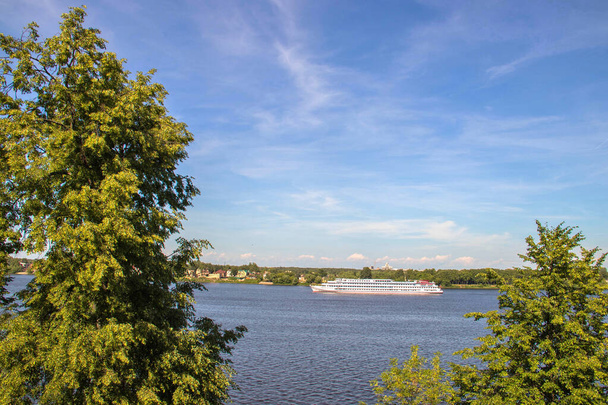 ship on the Volga river near the Spit of Yaroslavl - Фото, изображение