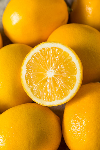 Raw Yellow Organic Meyer Lemons - Zdjęcie, obraz