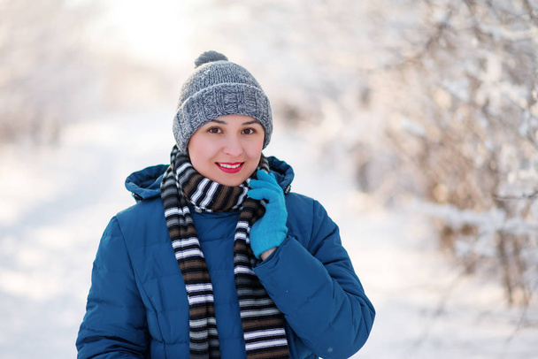 portrait of a young happy girl woman in winter clothes - Foto, Imagen