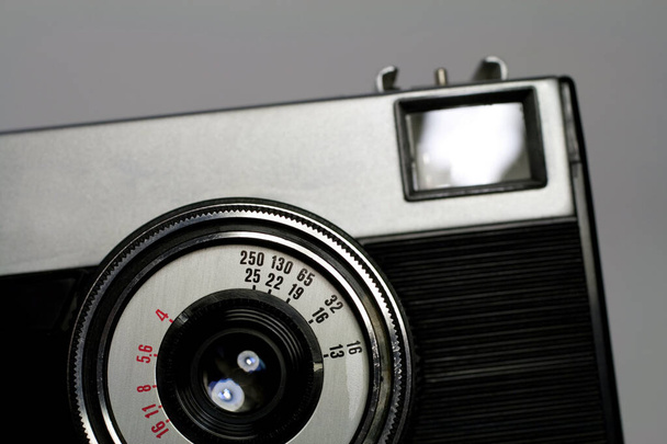 close-up van een retro film camera - Foto, afbeelding